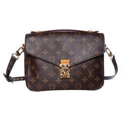 Louis Vuitton, Pochette Metis in monogram canvas