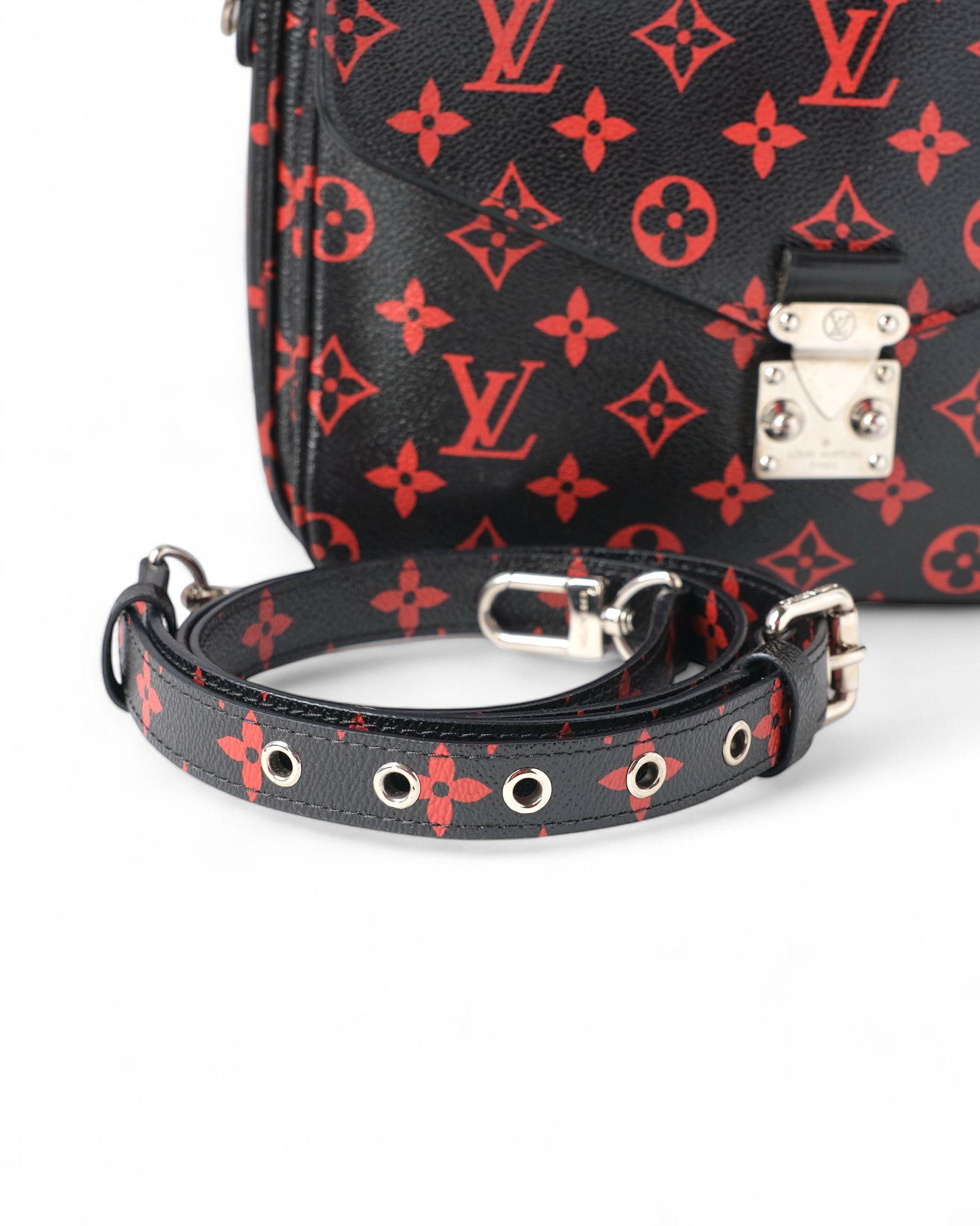 Louis Vuitton Mètis Infrarouge Black Clutch Bag For Sale 6