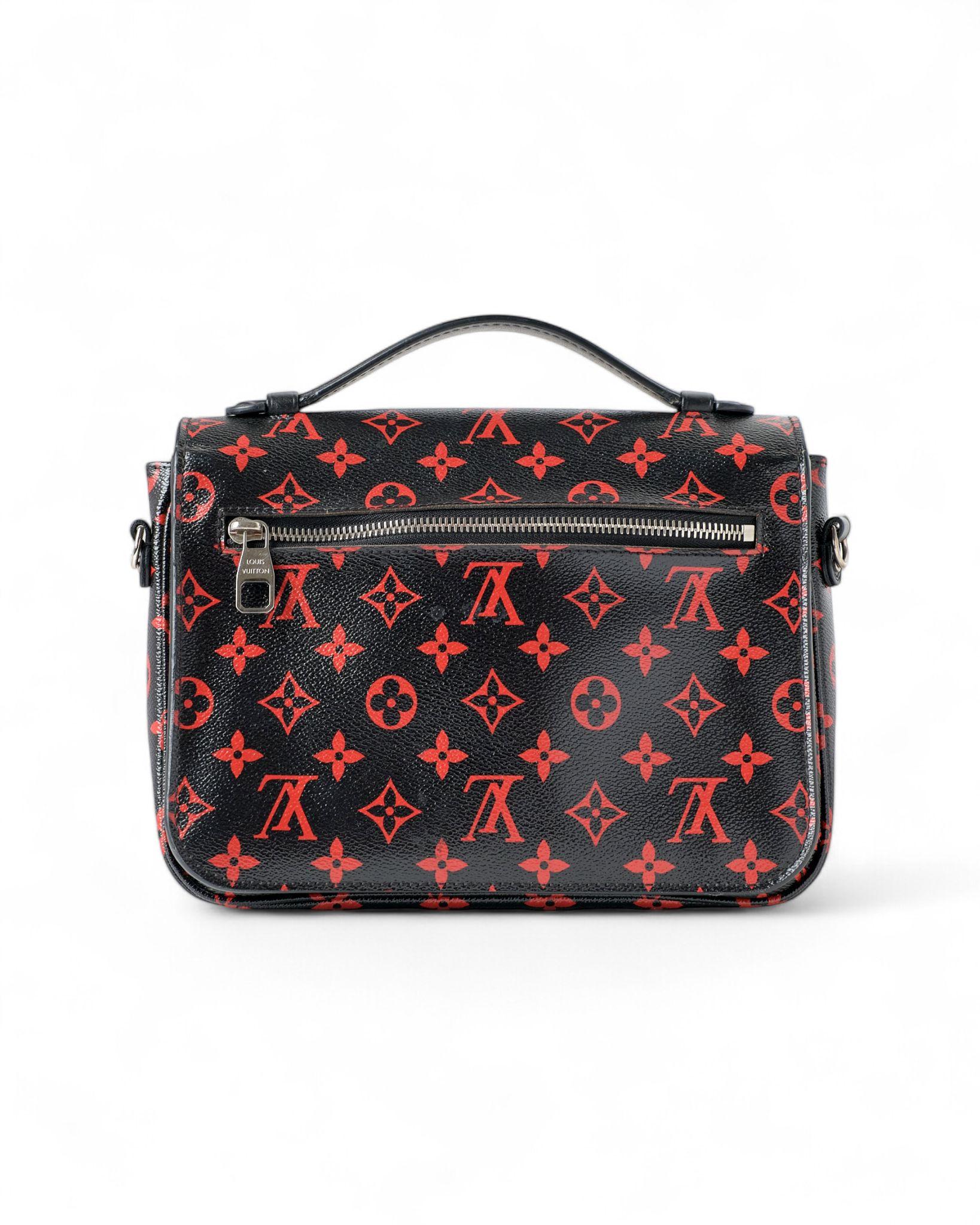 Louis Vuitton Mètis Infrarouge Black Clutch Bag For Sale 16