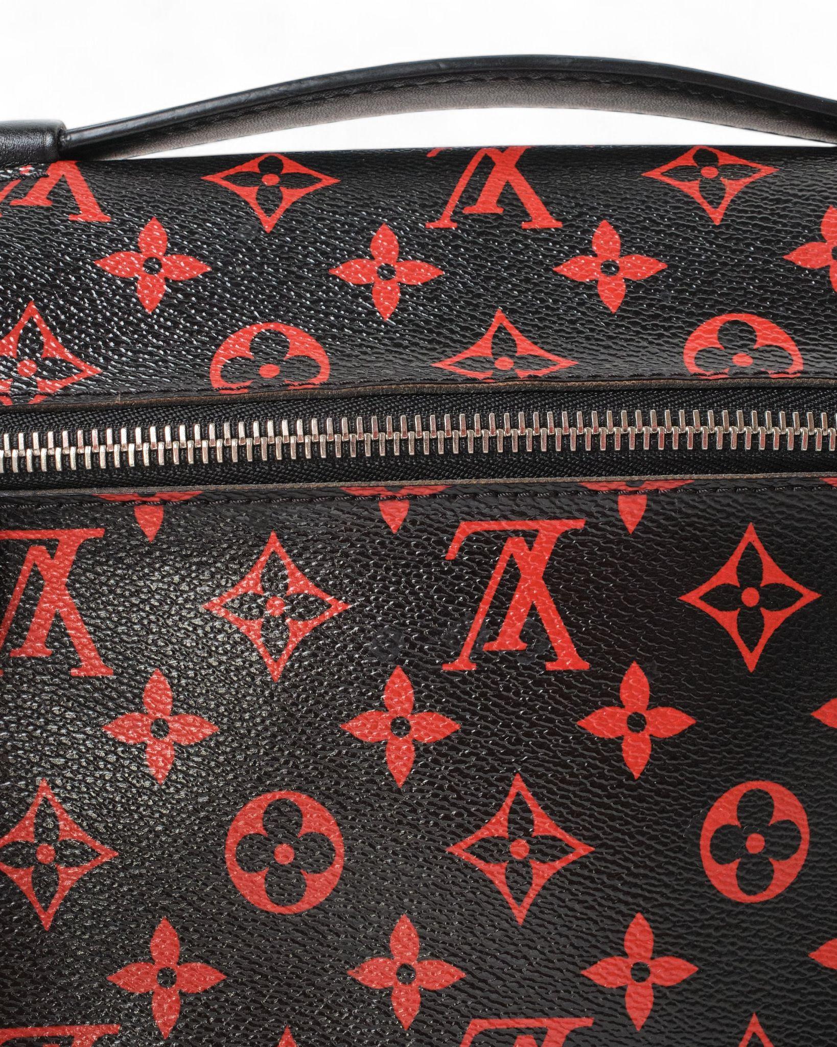 Louis Vuitton Mètis Infrarouge Black Clutch Bag For Sale 2