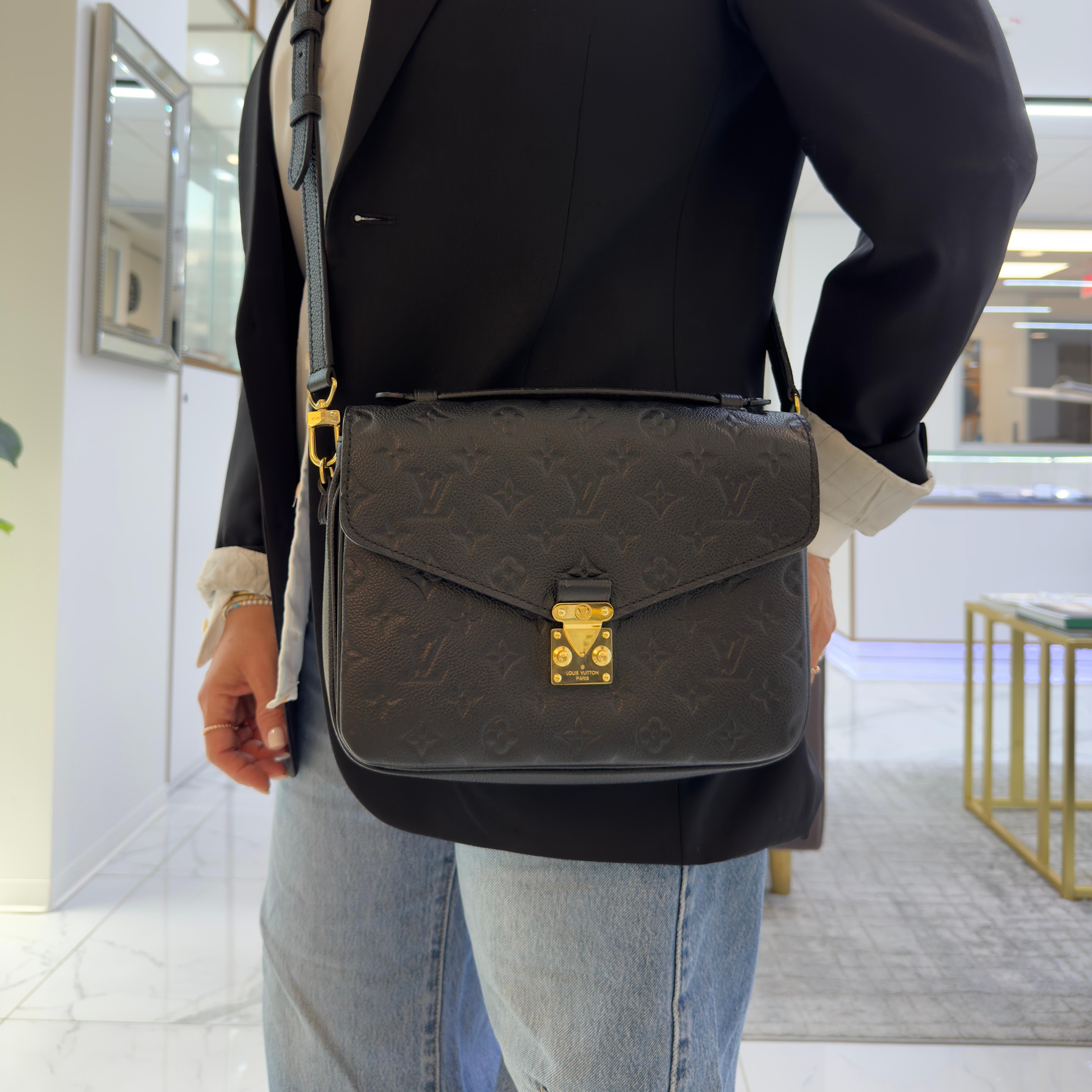 Louis Vuitton Pochette Métis M41487 Monogram Canvas Crossbody Shoulder Bag en vente 9