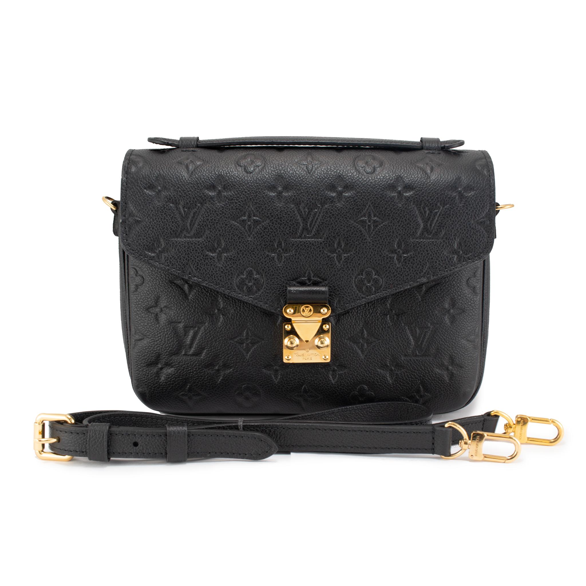 Marque : Louis Vuitton

Genre : Mesdames

Dimensions (L x H x D) : 9.75 