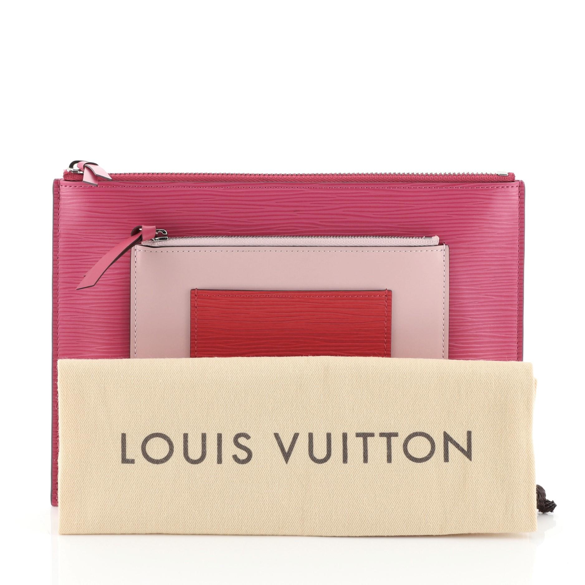 This Louis Vuitton Pochette Pratt Epi Leather, crafted in pink leather, features exterior zip pocket and silver-tone hardware. Its zip closure opens to a pink microfiber interior. Authenticity code reads: UB4166.

Condition: Excellent. Minor wear on