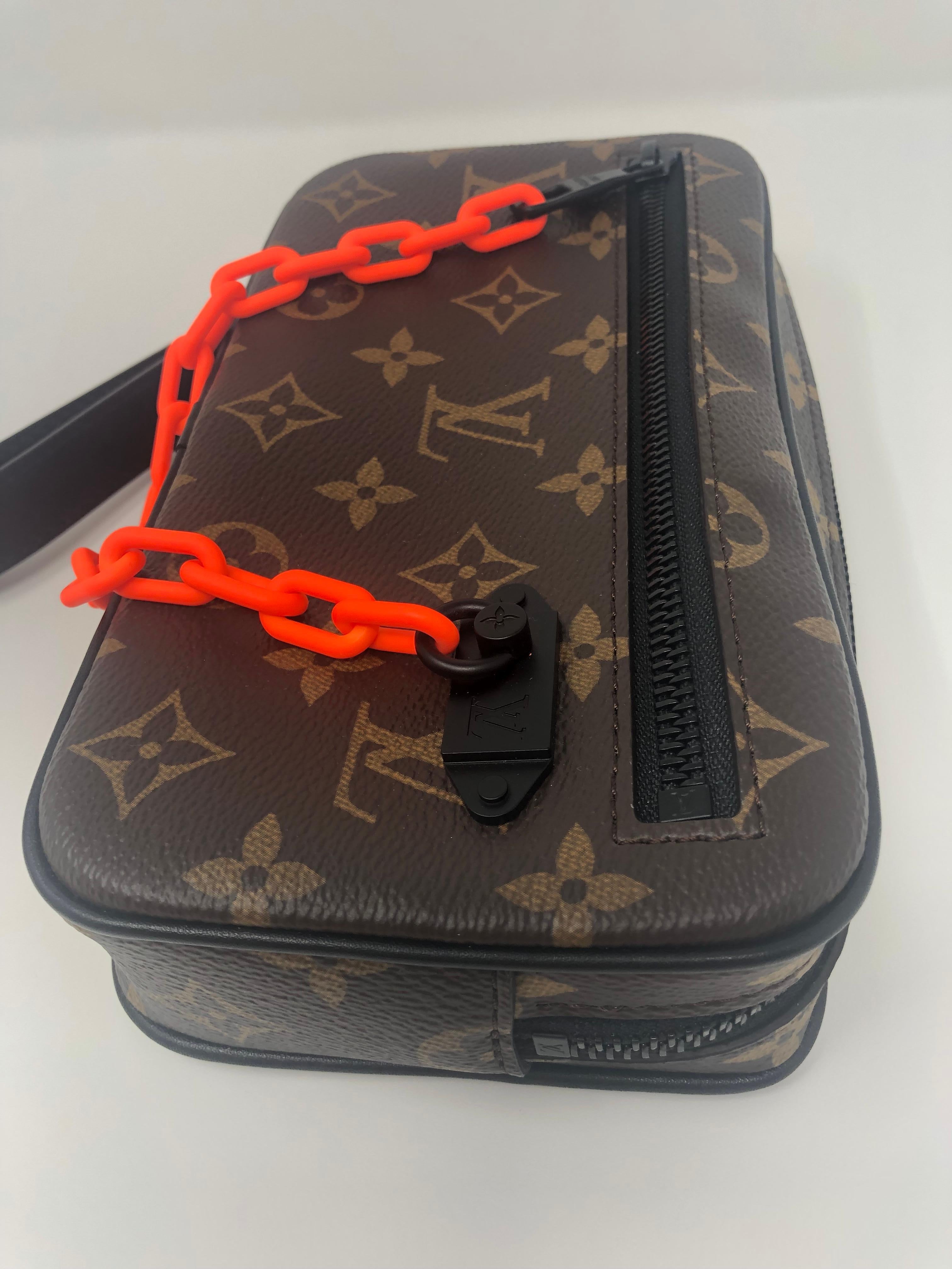 Louis Vuitton Pochette Volga  2