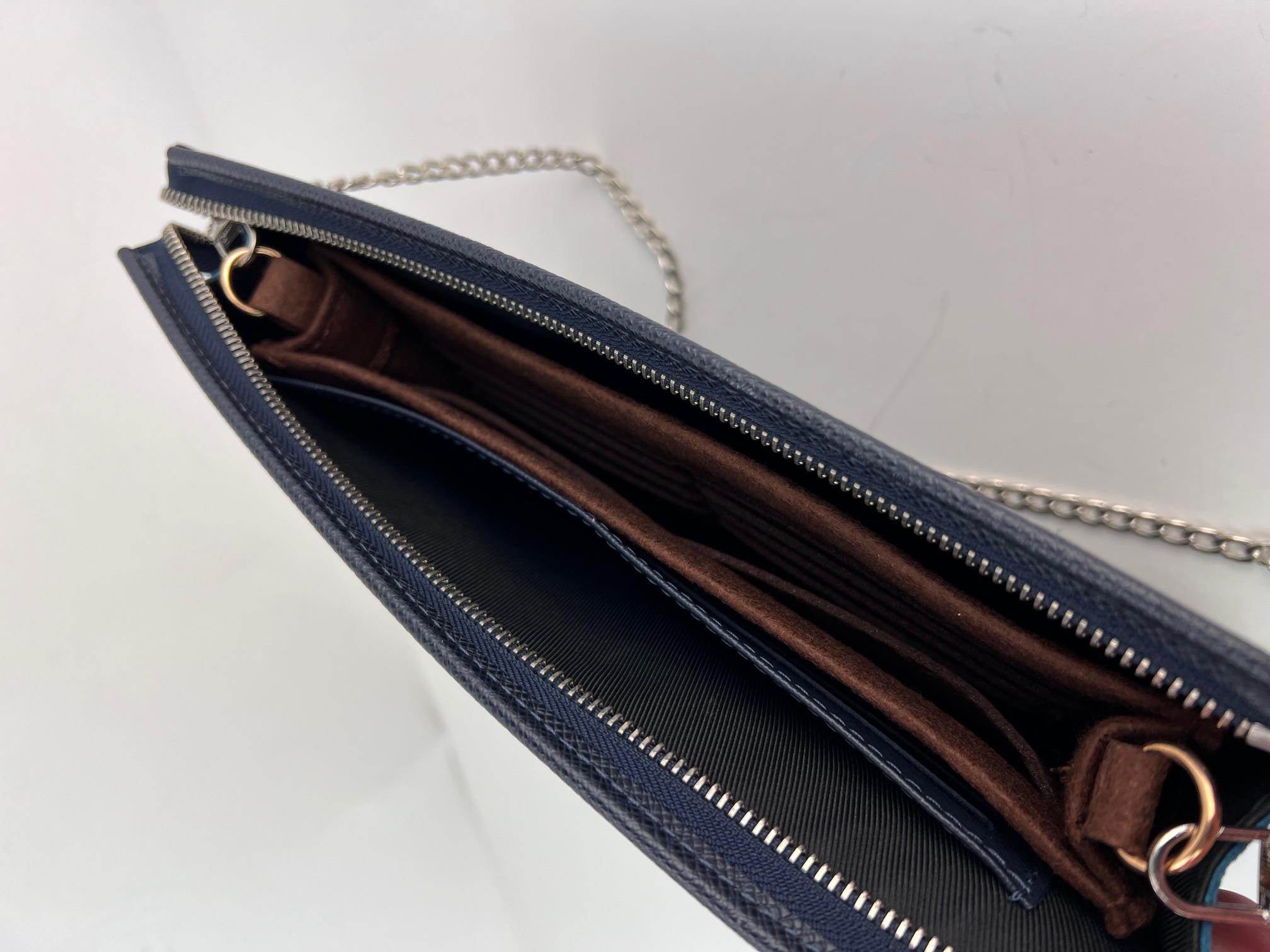Louis Vuitton Pochette Voyage MM Taiga Dark Blue Leather Hand Bag Limited Ed For Sale 7