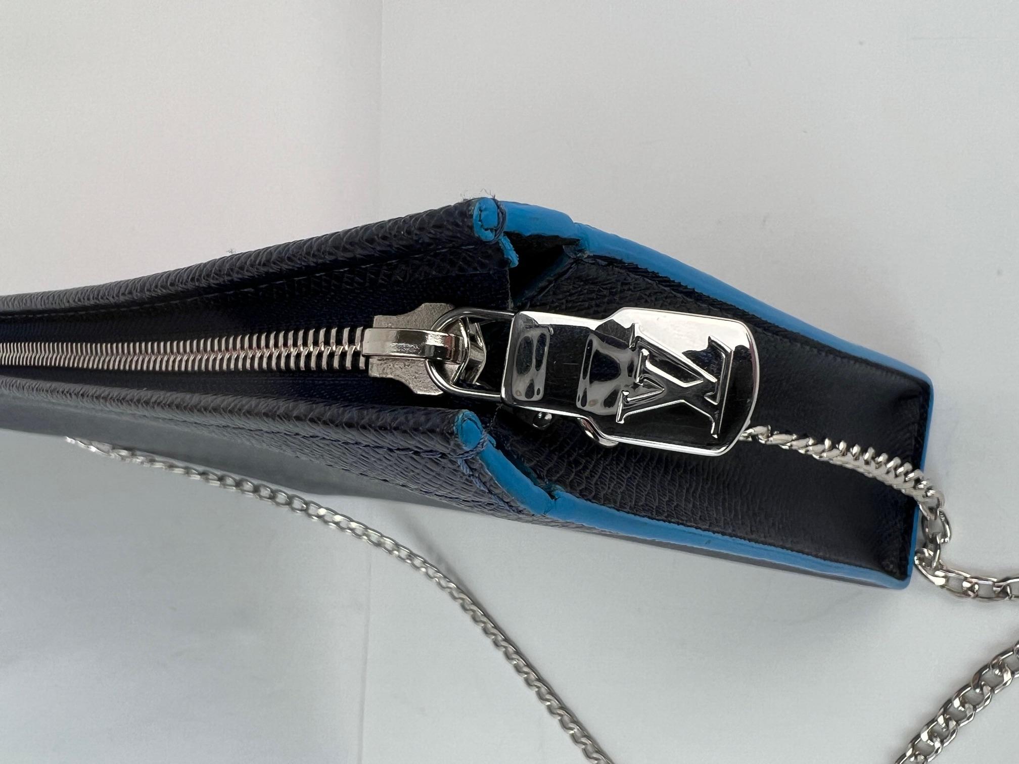 Louis Vuitton Pochette Voyage MM Taiga Dark Blue Leather Hand Bag Limited Ed For Sale 8
