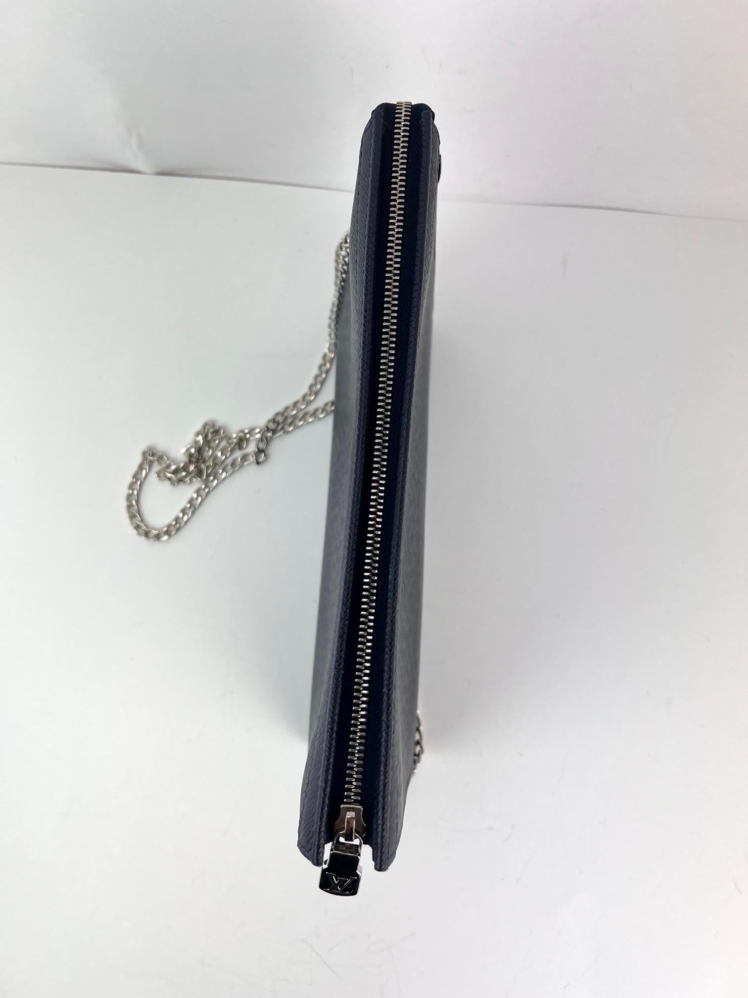 Louis Vuitton Pochette Voyage MM Taiga Dark Blue Leather Hand Bag Limited Ed For Sale 9