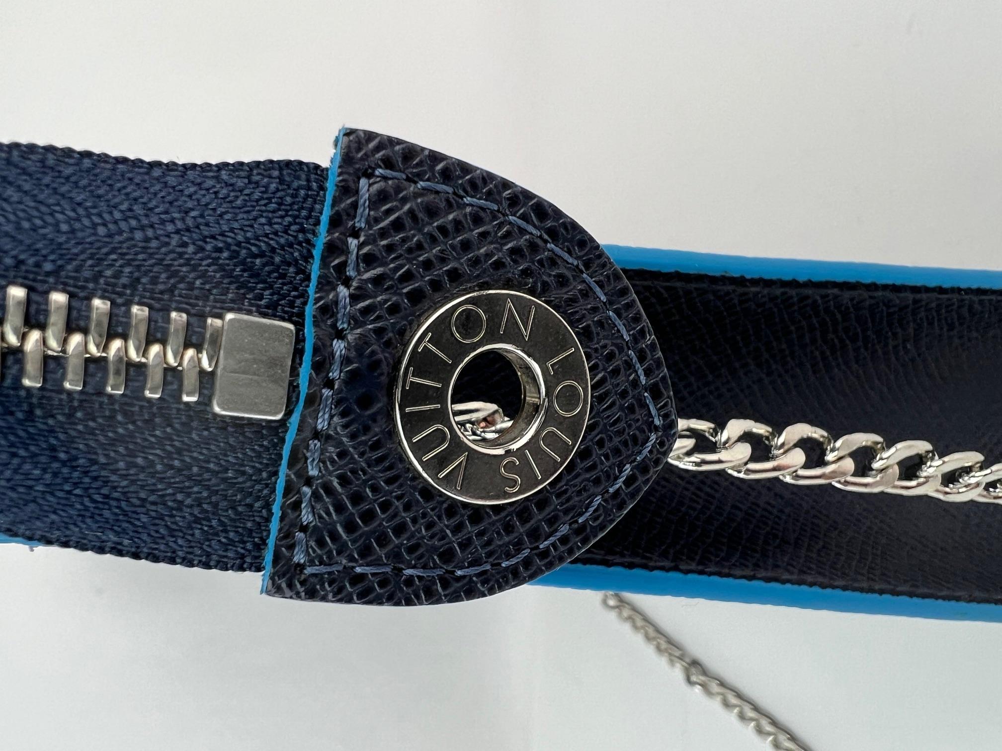 Louis Vuitton Pochette Voyage MM Taiga Dark Blue Leather Hand Bag Limited Ed For Sale 10
