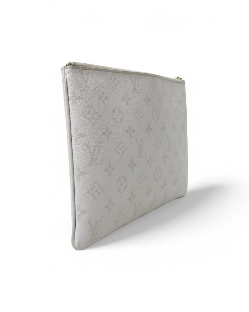 Women's or Men's Louis Vuitton Clutch Bag Voyage PM Logo Story Monogram White For Sale