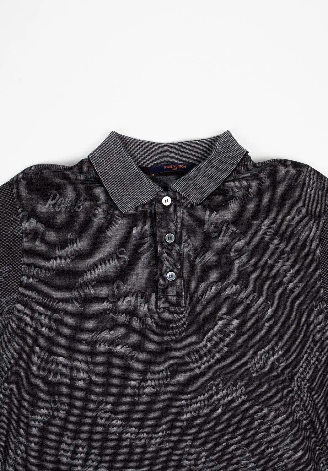 100% authentique Louis Vuitton Polo Homme, S553
Couleur : Gris
(La couleur réelle peut varier légèrement en raison de l'interprétation individuelle de l'écran de l'ordinateur).
Matériau : 100% coton
Taille de l'étiquette : Large (vérifiez les