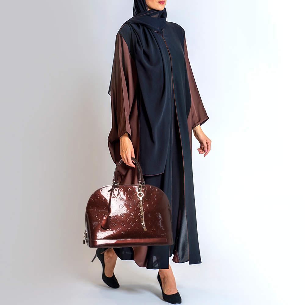 Pomme D Amour Monogrammierte Vernis Alma GM Tasche von Louis Vuitton im Zustand „Gut“ in Dubai, Al Qouz 2