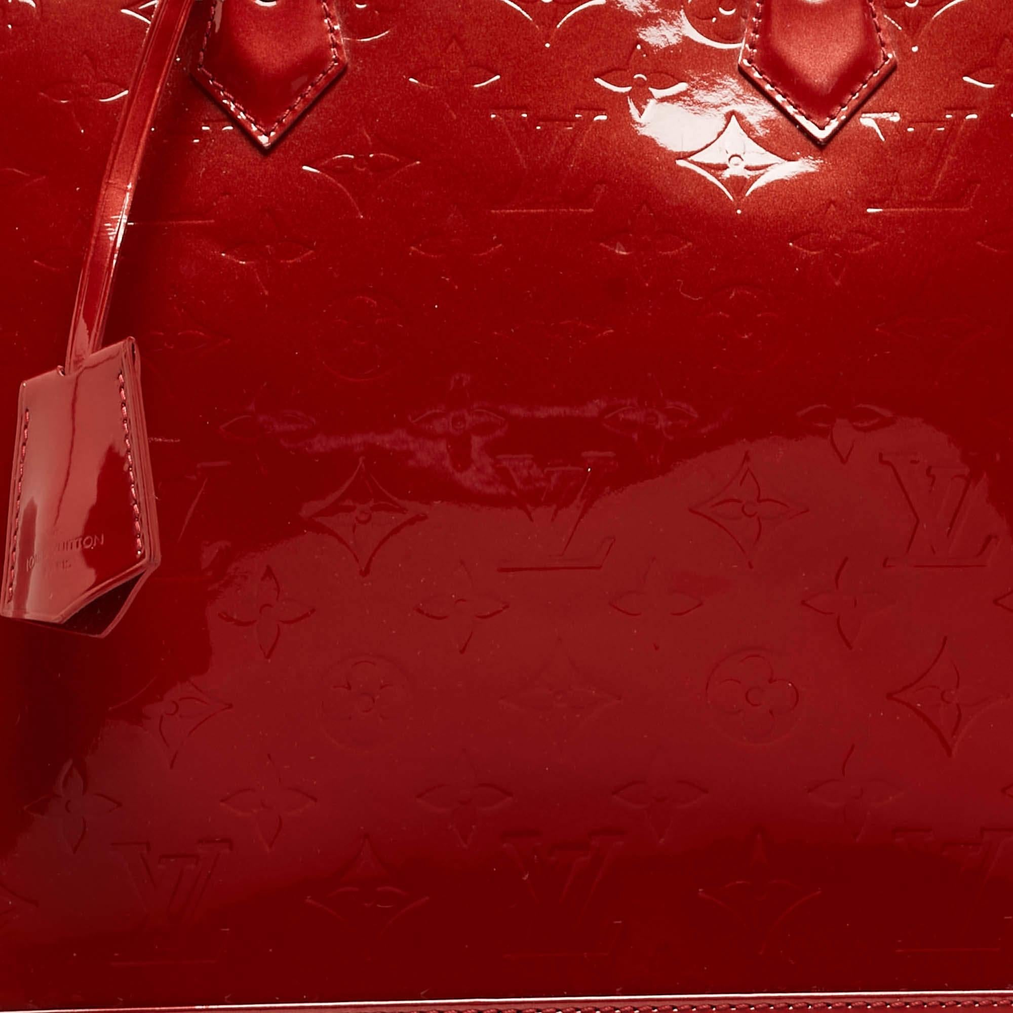 Louis Vuitton Pomme D Amour Monogram Vernis Alma GM Bag In Good Condition For Sale In Dubai, Al Qouz 2