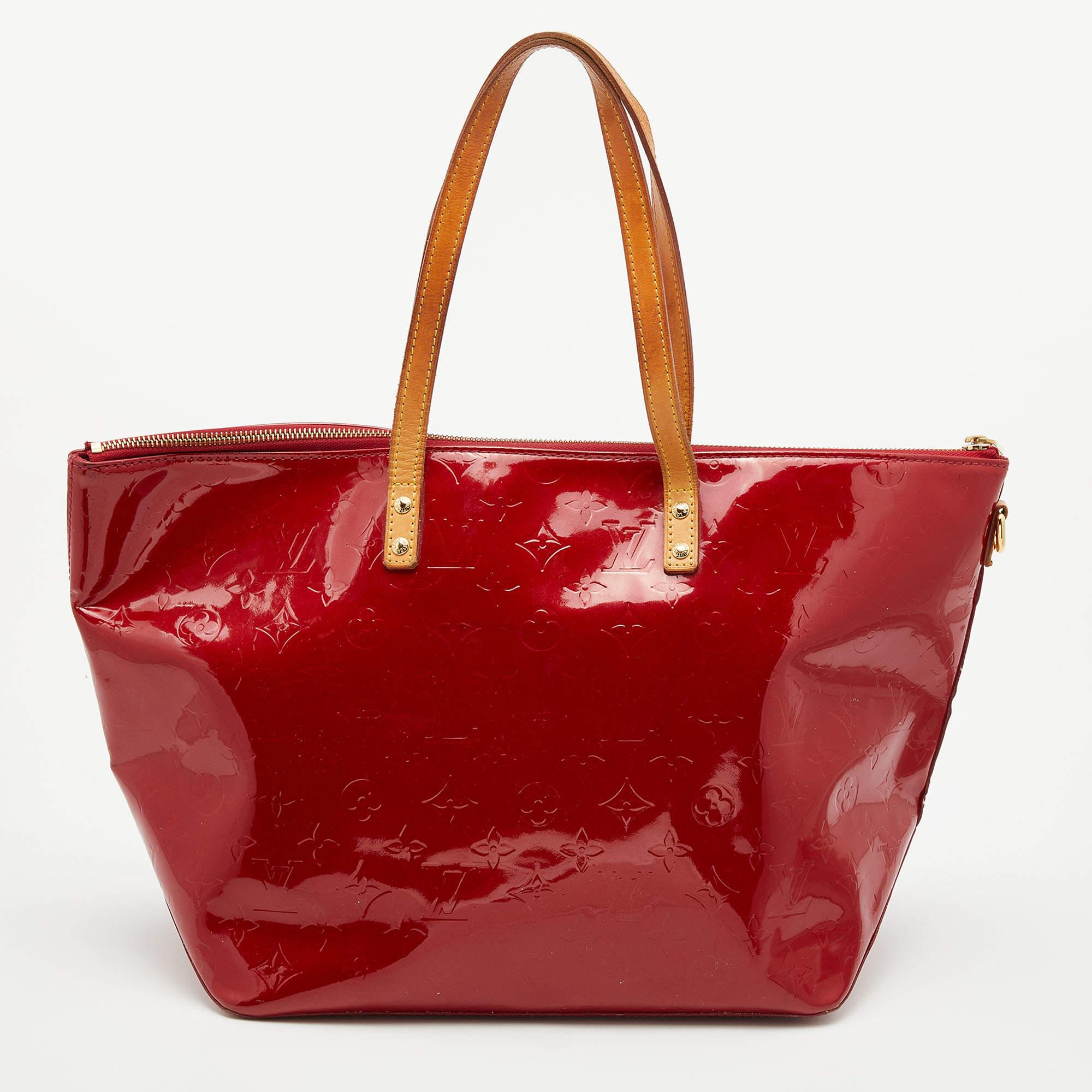 Designer bags are ideal companions for ample of occasions! Here we have a fashion-meets-functionality piece crafted with precision. It has been equipped with a well-sized interior that can easily fit in all your essentials.

Includes: Original