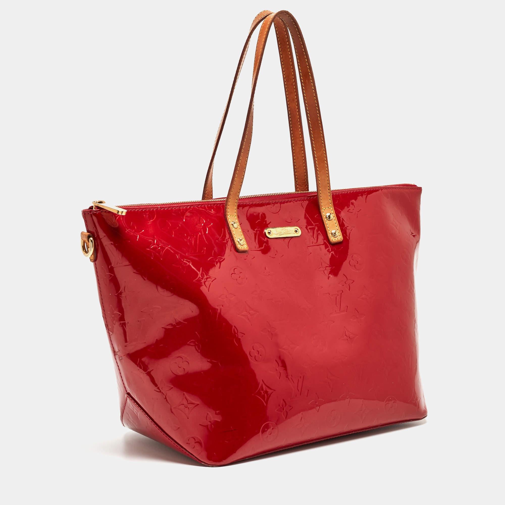 Designer bags are ideal companions for ample occasions! Here we have a fashion-meets-functionality piece crafted with precision. It has been equipped with a well-sized interior that can easily fit all your essentials.

Includes: Original Dustbag