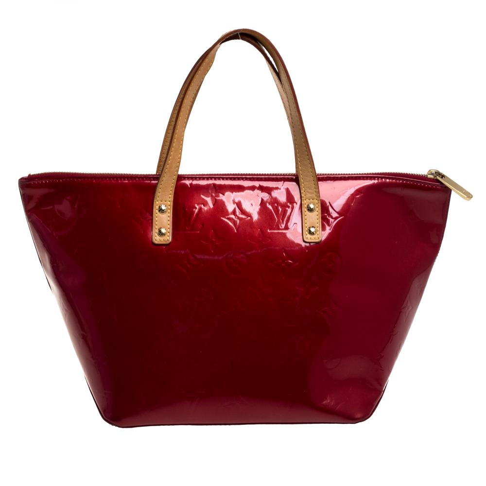 Looking for an every-day bag with just the right tinge of luxury? Your quest ends here with this Bellevue from Louis Vuitton. Wonderfully crafted from Monogram Vernis leather, the bag brings a lovely red shade, two contrast handles, and a spacious