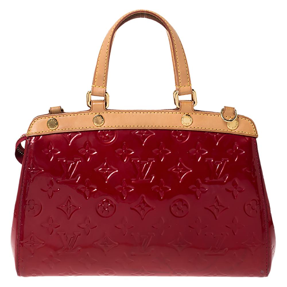 Louis Vuitton Brea's feminine shape is inspired by the doctor's bag. Crafted from signature Monogram Vernis, the bag has a perfect finish. The fabric-lined interior is spacious and it is secured by a zipper. The bag features double handles, a