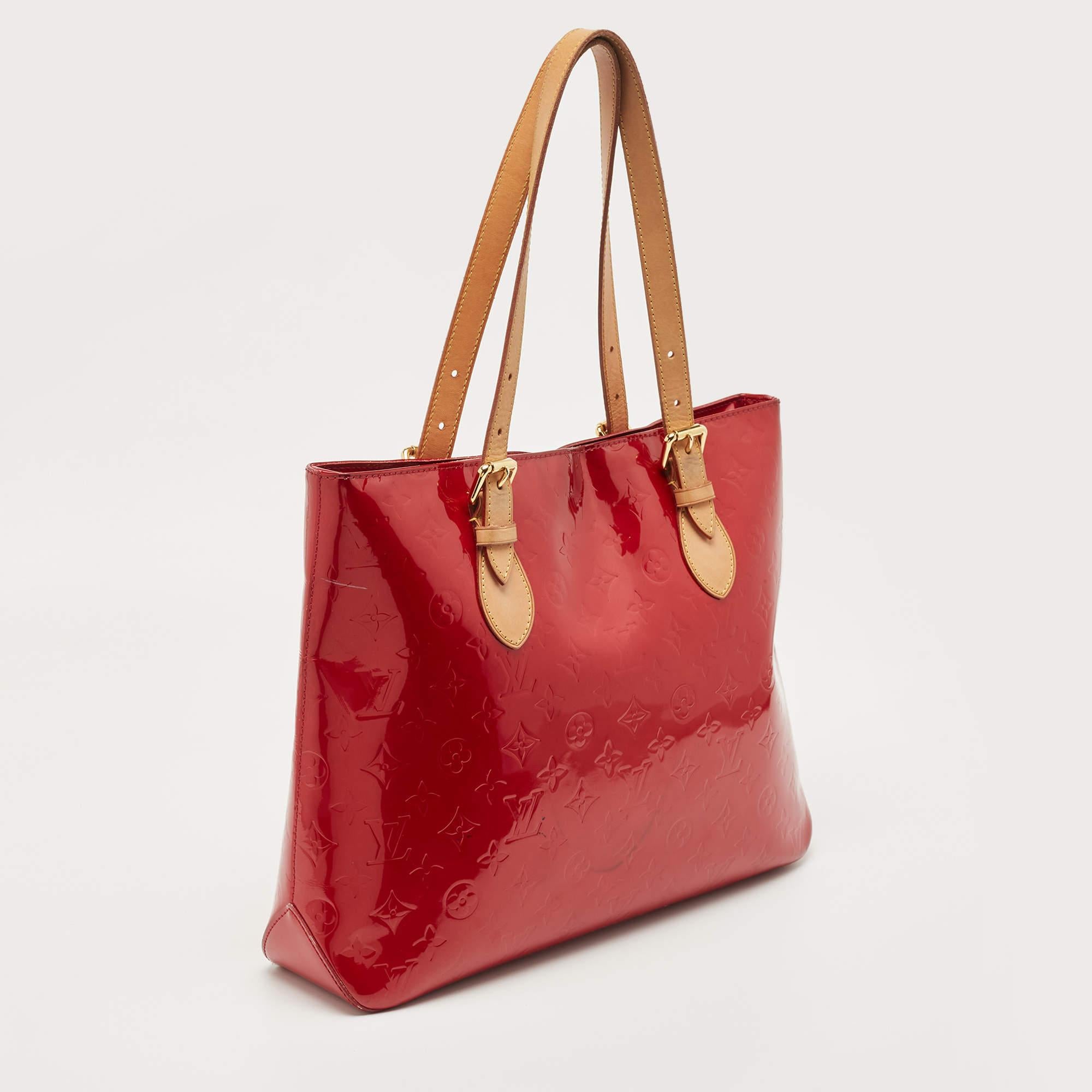 This Louis Vuitton Brentwood bag is simply a chic everyday tote. This tote holds just about anything. Fitted to the Monogram Vernis leather exterior are two flat handles, gold-tone metal, and fabric lining.

