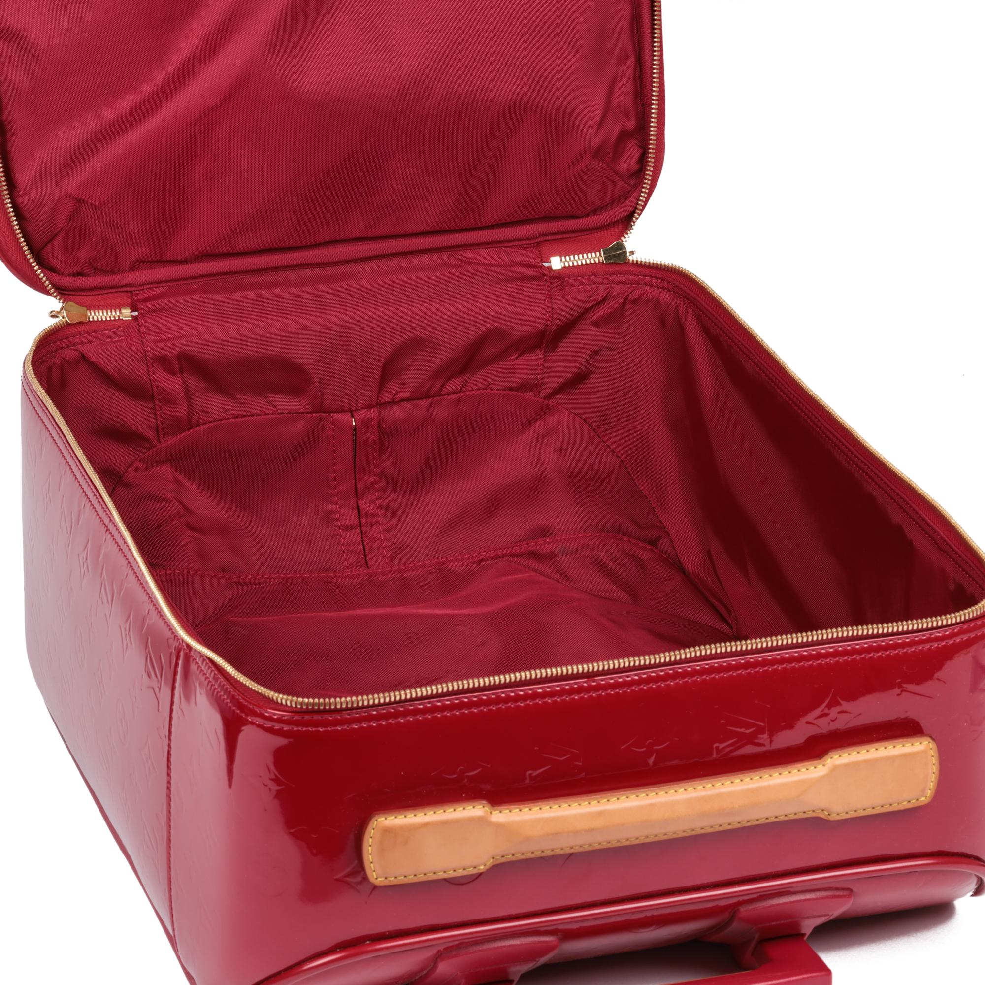 Louis Vuitton Pomme D'Amour Monogram Vernis Leather Pegase 50 in vendita 5