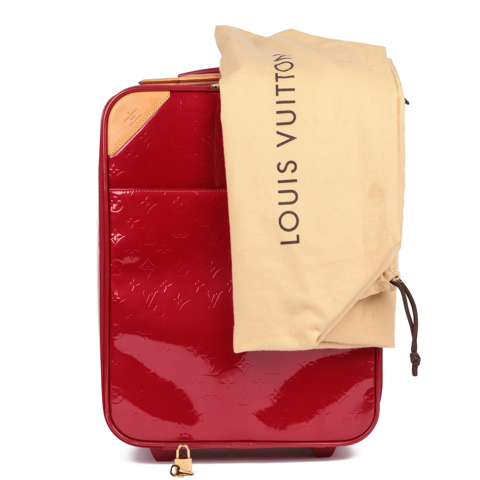 Louis Vuitton Pomme D'Amour Monogram Vernis Leather Pegase 50 in vendita 8