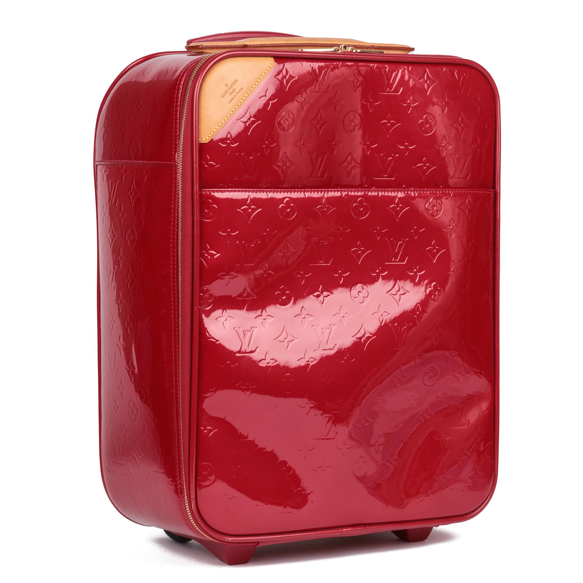 Louis Vuitton Pomme D'Amour Monogram Vernis Leather Pegase 50

Product Details
Xupes Ref: CB823
Brand: Louis Vuitton
Model: Pegase 50
Type: Travel
Serial Number: MB0197
Age: 2017
Accompanied By: Louis Vuitton Dust Bag, Padlock, Keys
Colour: Pomme