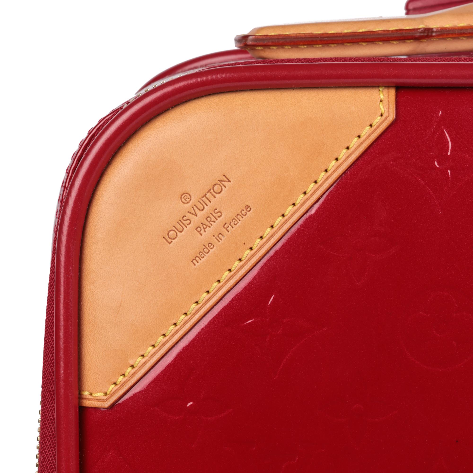 Louis Vuitton Pomme D'Amour Monogram Vernis Leather Pegase 50 in vendita 2