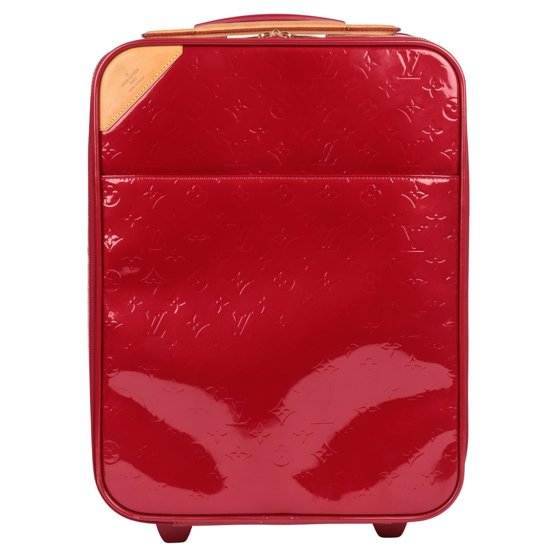 Louis Vuitton Pomme D'Amour Monogram Vernis Leather Pegase 50 in vendita