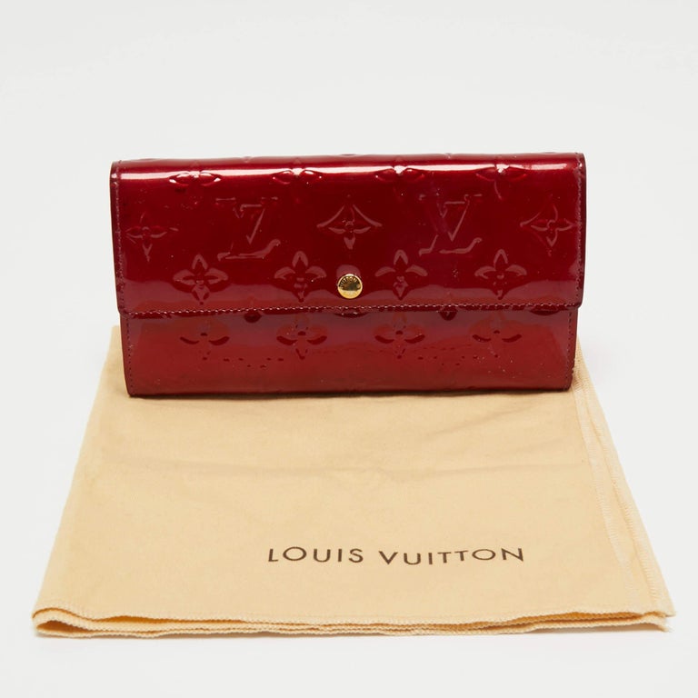 Louis Vuitton Pomme D'amour Monogram Vernis Sarah Wallet W/J.H Initial –  The Closet