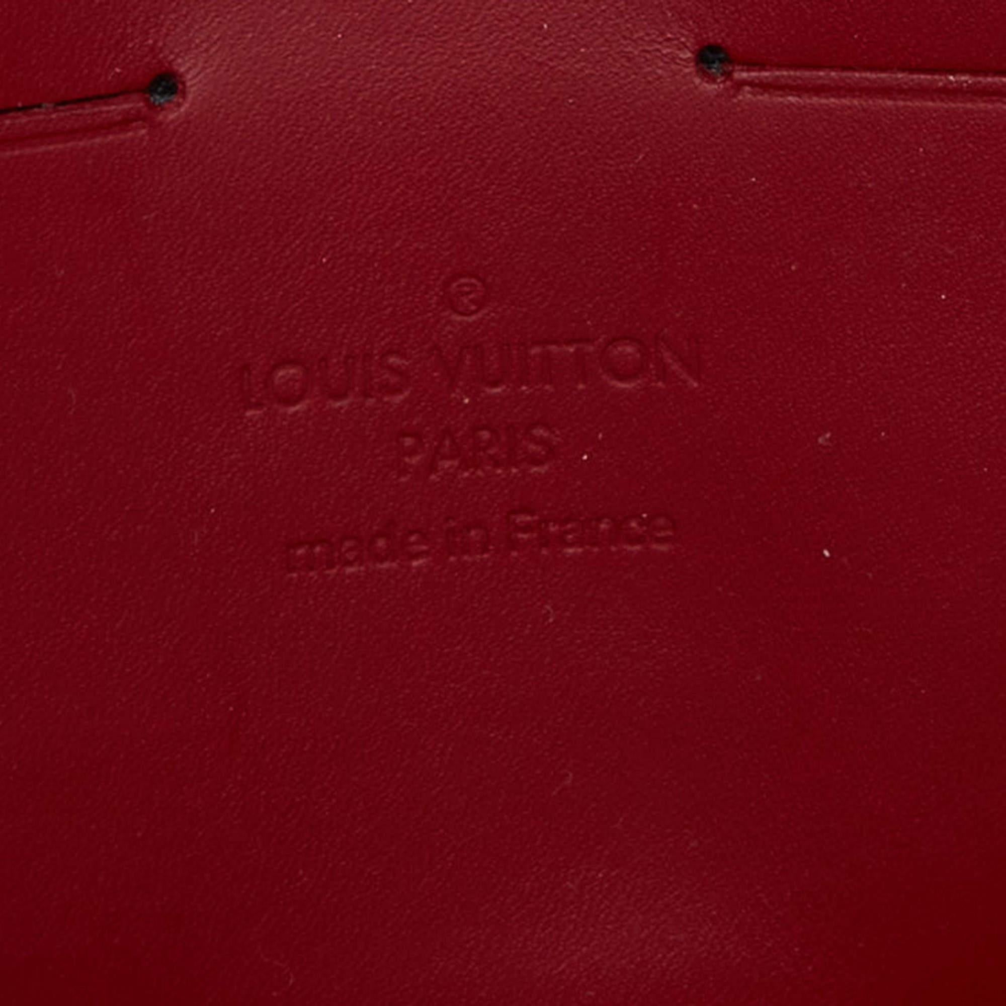 Louis Vuitton Pomme D'Amour Monogram Vernis Rossmore MM Bag 3