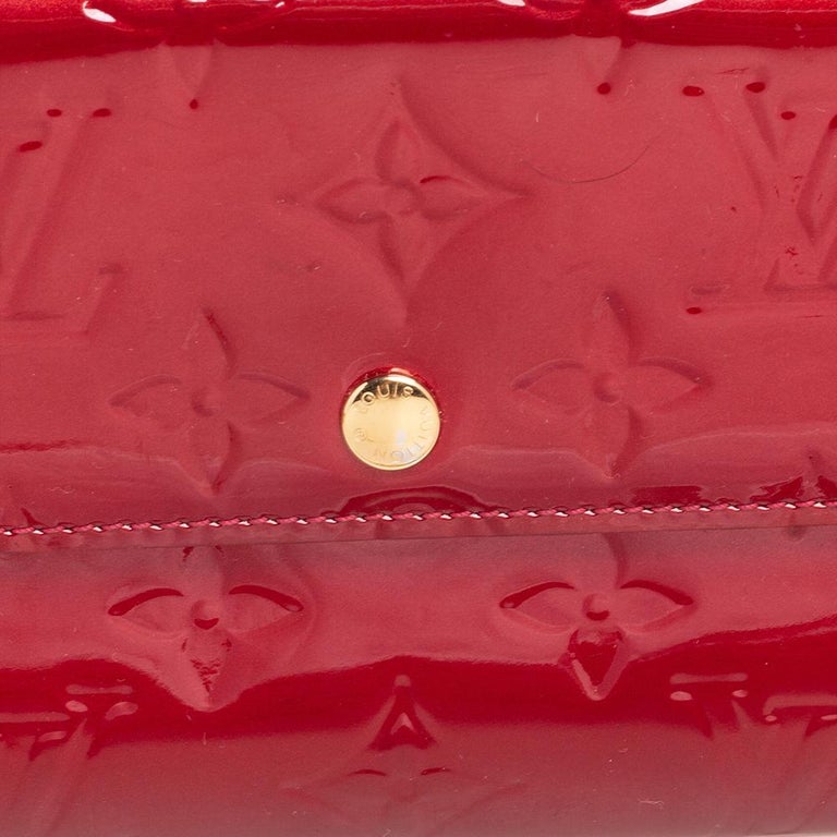 Louis Vuitton Pomme D'amour Monogram Vernis Sarah Wallet at 1stDibs