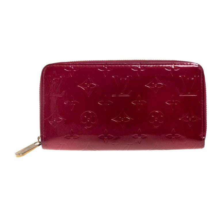 Louis Pomme D'amour Monogram Vernis Zip Around For Sale at 1stDibs