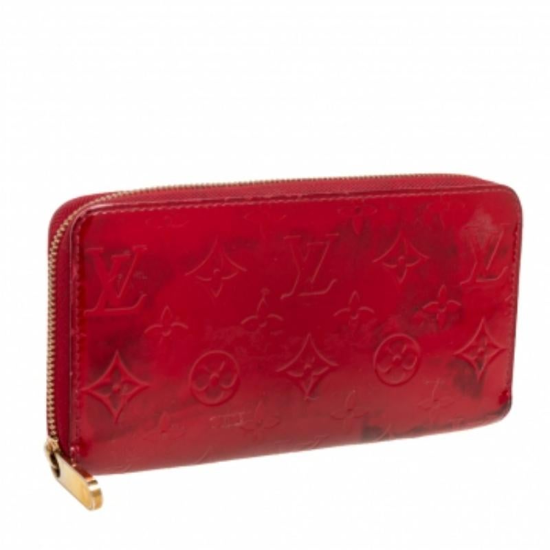 This Louis Vuitton Zippy wallet is conveniently designed for everyday use. Crafted from Monogram Vernis, the wallet has a wide zip closure that opens to reveal multiple slots, leather-lined compartments, and a zip pocket for you to neatly arrange