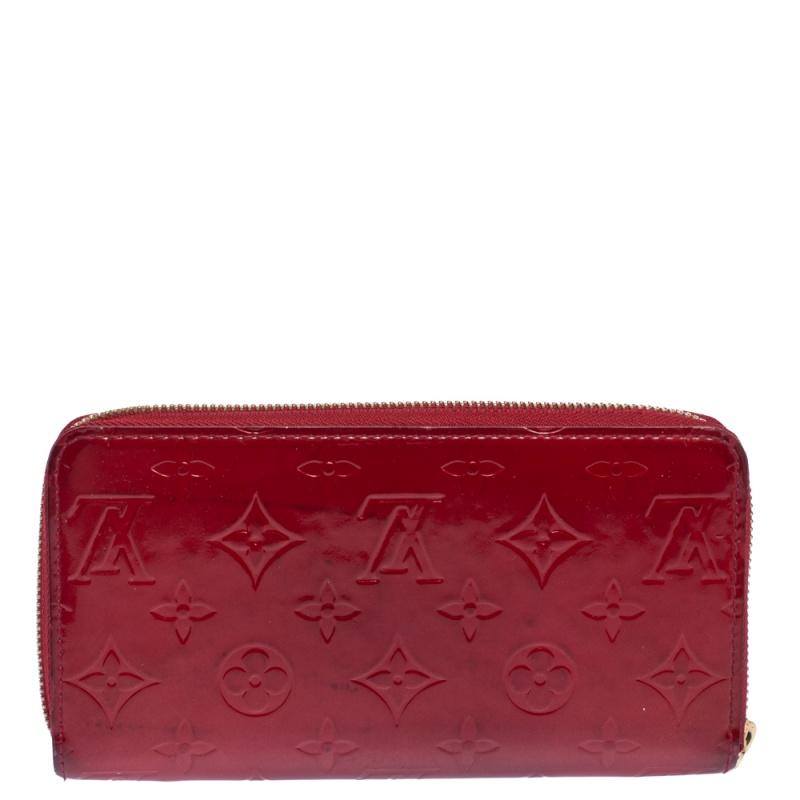 This Louis Vuitton Zippy wallet is conveniently designed for everyday use. Crafted from Monogram Vernis leather, the wallet has a zip closure that opens to reveal multiple slots, a zip pocket, and an open compartment for you to neatly arrange your