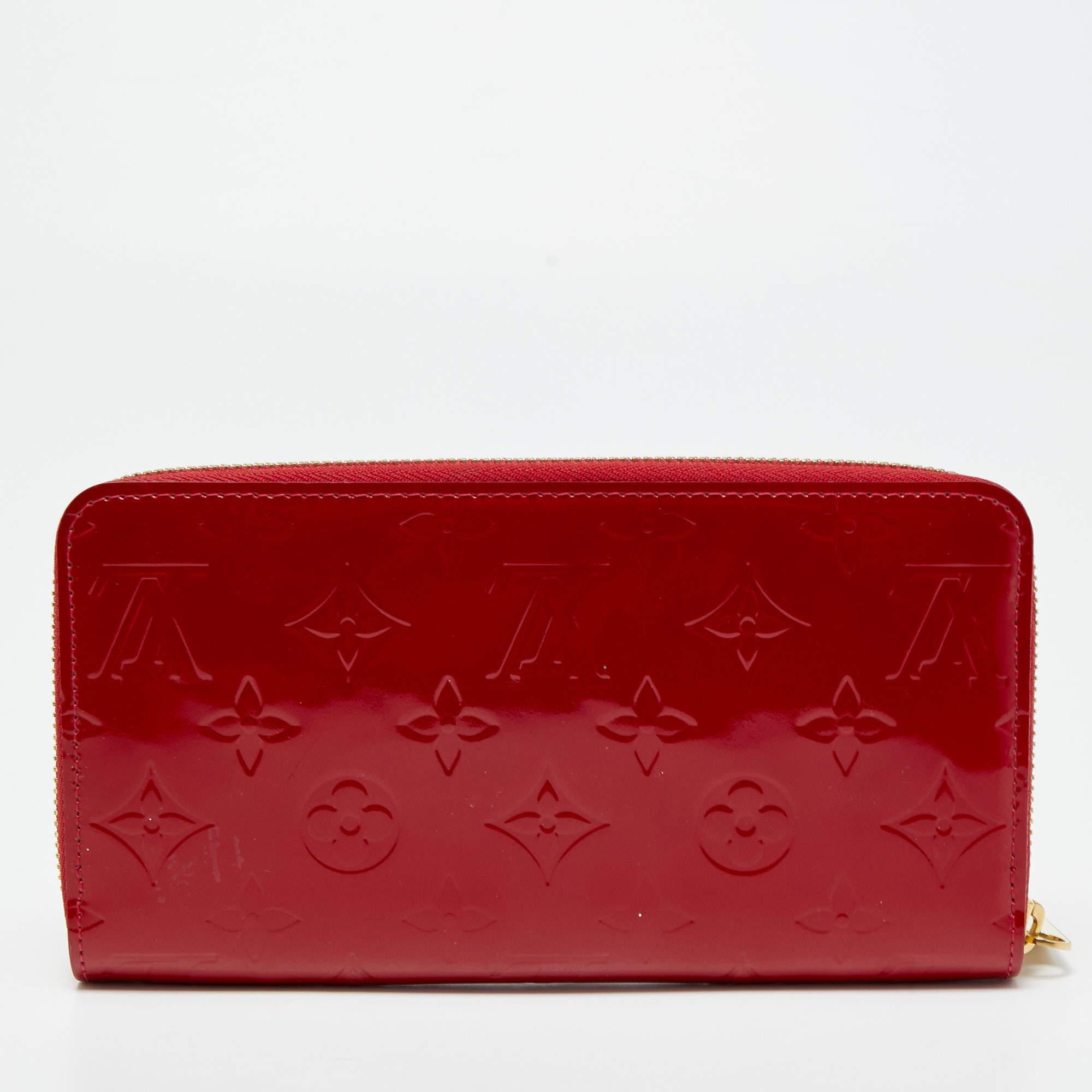 Known for its impeccable creations, Louis Vuitton is synonymous with luxury and durability. This Zippy wallet is conveniently designed for everyday use. Crafted from Pomme D’amour Monogram Vernis, it is paired with a zip-around closure and a brand