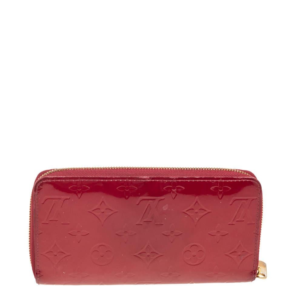 This Louis Vuitton Zippy wallet is conveniently designed for everyday use. Crafted from Monogram Vernis, the wallet has a wide zip closure that opens to reveal multiple slots, leather-lined compartments, and a zip pocket for you to neatly arrange