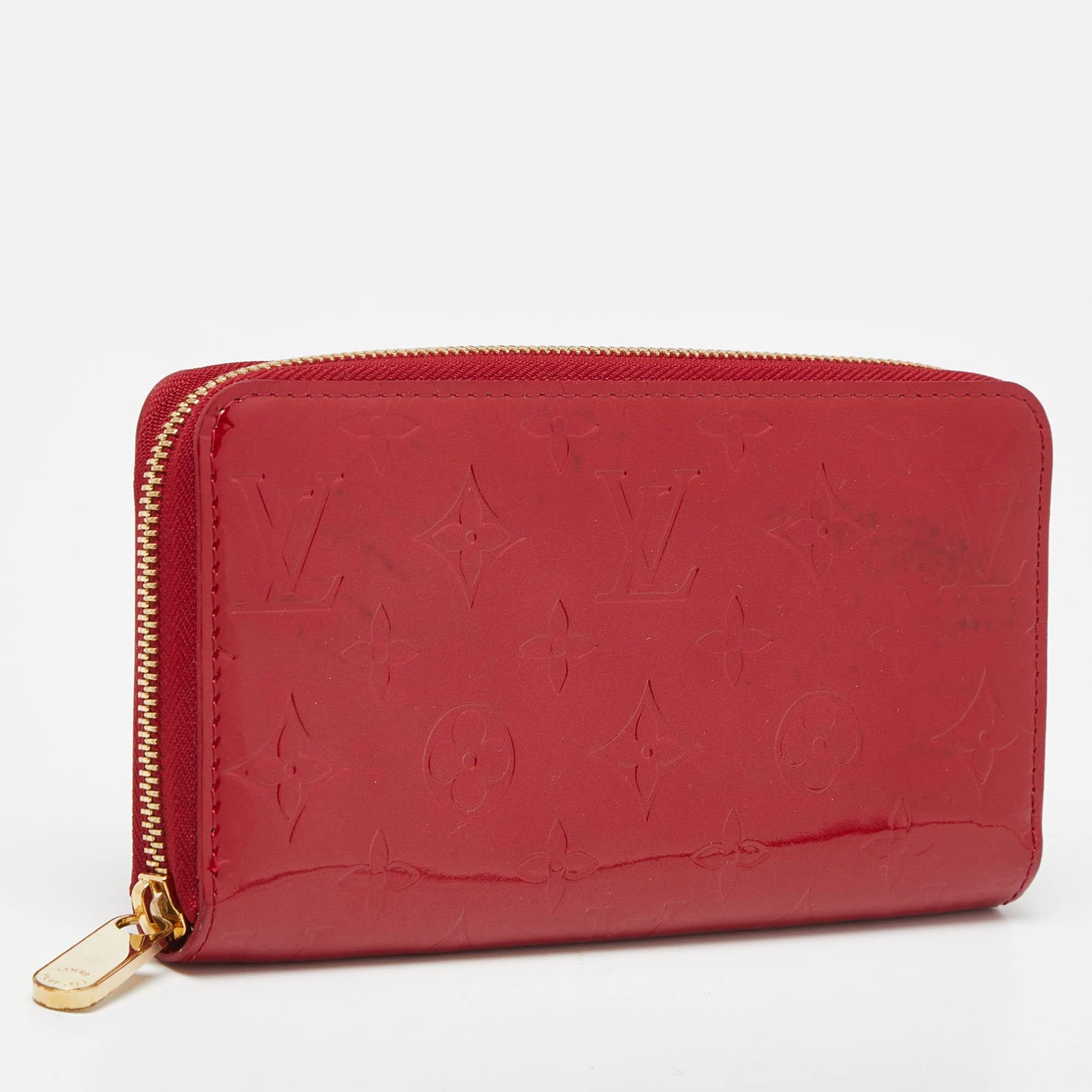Red Louis Vuitton Pomme D'Amour Monogram Vernis Zippy Wallet For Sale