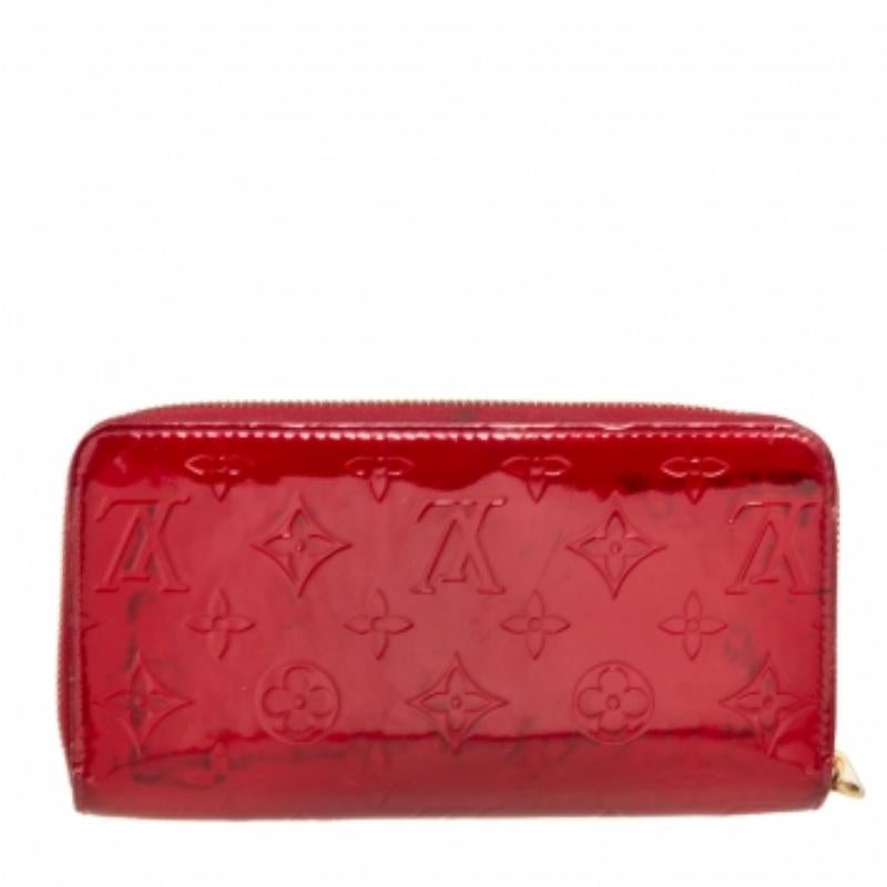 Red Louis Vuitton Pomme D’amour Monogram Vernis Zippy Wallet For Sale
