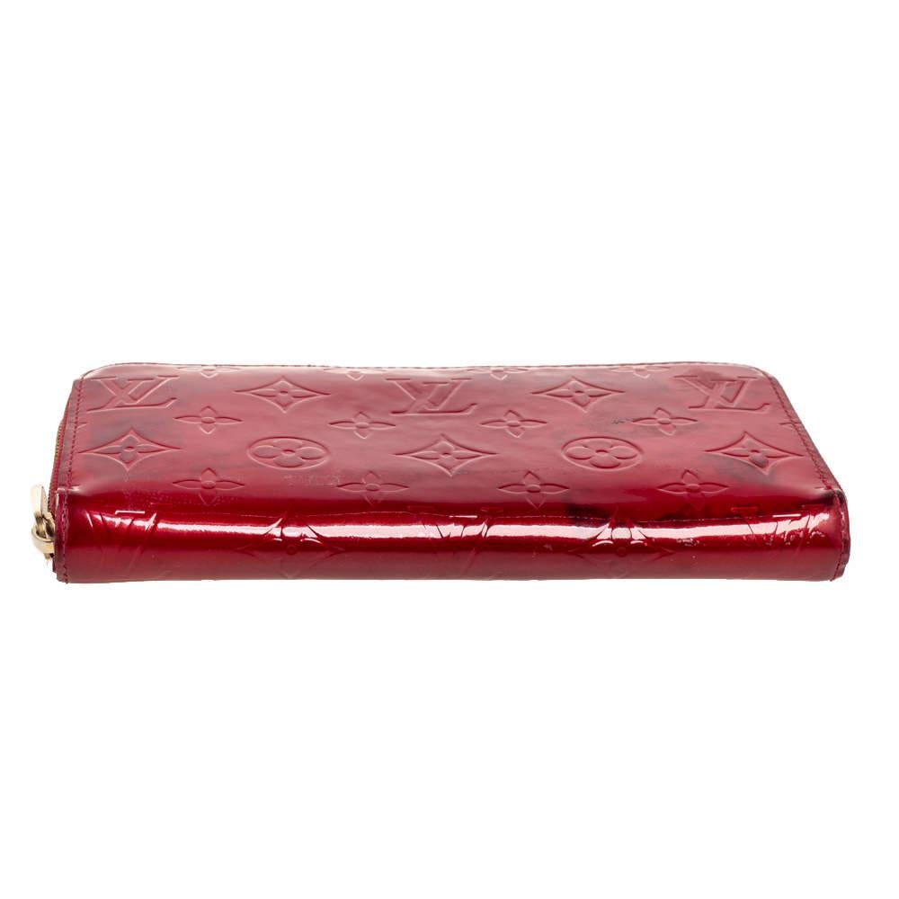 Red Louis Vuitton Pomme D’amour Monogram Vernis Zippy Wallet For Sale
