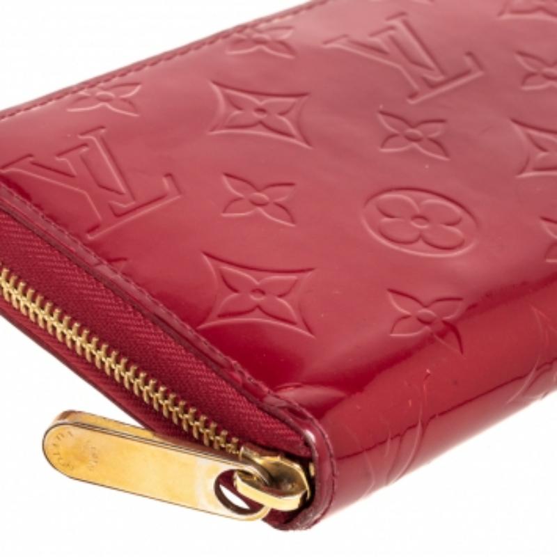 Louis Vuitton Pomme D’amour Monogram Vernis Zippy Wallet In Fair Condition For Sale In Dubai, Al Qouz 2