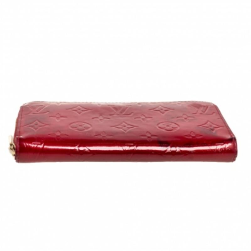 Louis Vuitton Pomme D’amour Monogram Vernis Zippy Wallet In Fair Condition For Sale In Dubai, Al Qouz 2