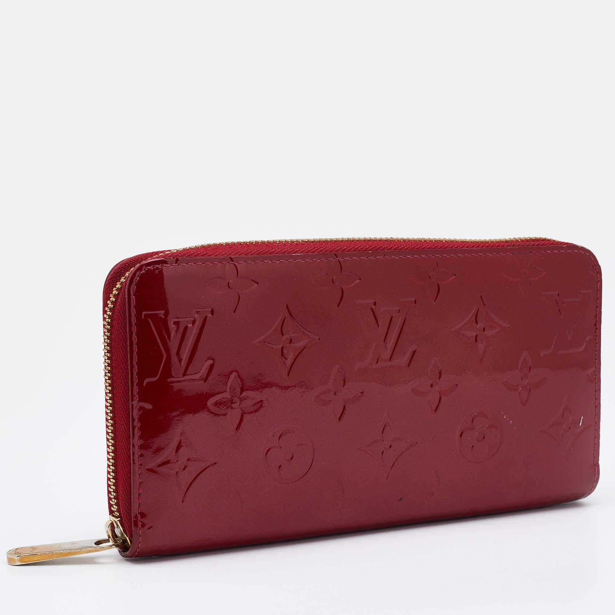 Women's Louis Vuitton Pomme D’amour Monogram Vernis Zippy Wallet
