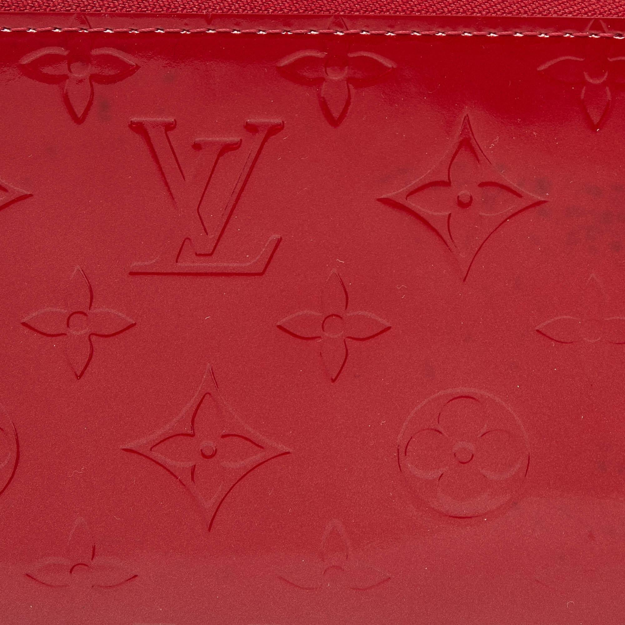 Women's Louis Vuitton Pomme D'Amour Monogram Vernis Zippy Wallet For Sale