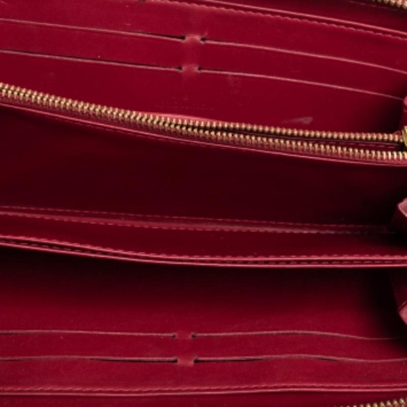Women's Louis Vuitton Pomme D’amour Monogram Vernis Zippy Wallet For Sale