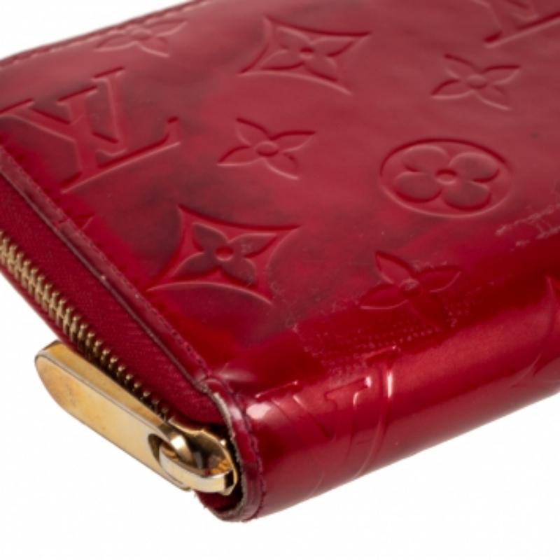 Women's Louis Vuitton Pomme D’amour Monogram Vernis Zippy Wallet For Sale