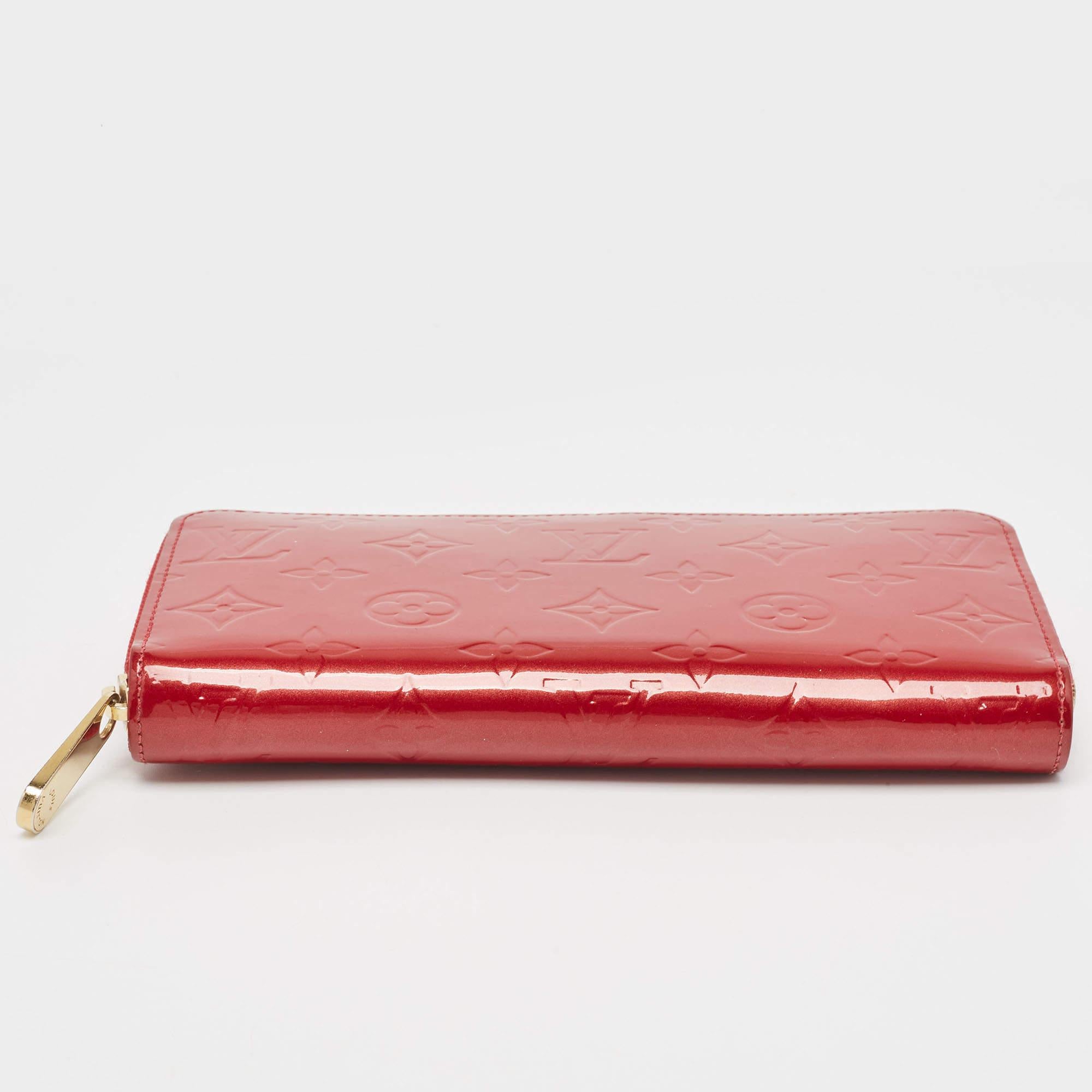 Women's Louis Vuitton Pomme D’amour Monogram Vernis Zippy Wallet