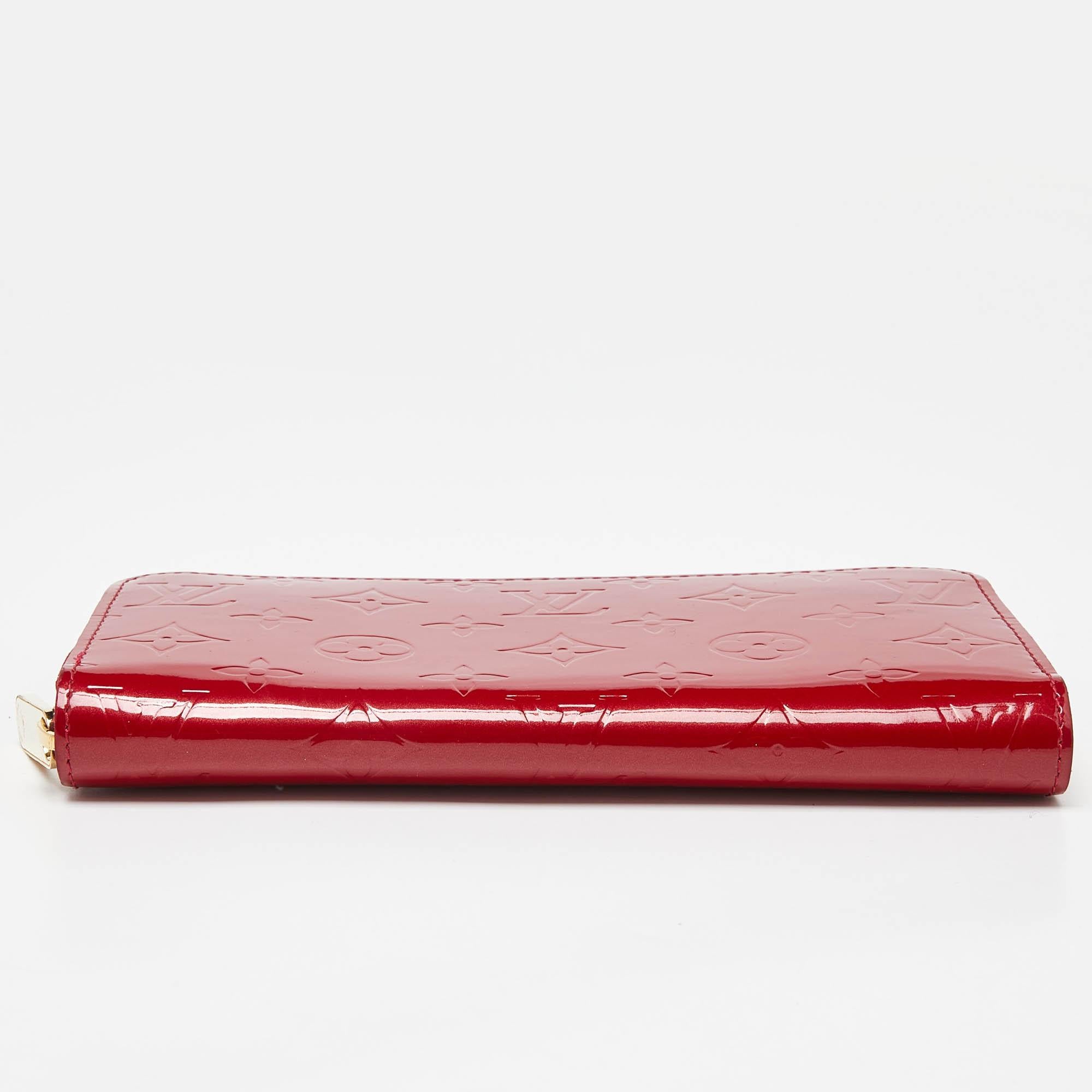 Louis Vuitton Pomme D'Amour Monogram Vernis Zippy Wallet For Sale 1