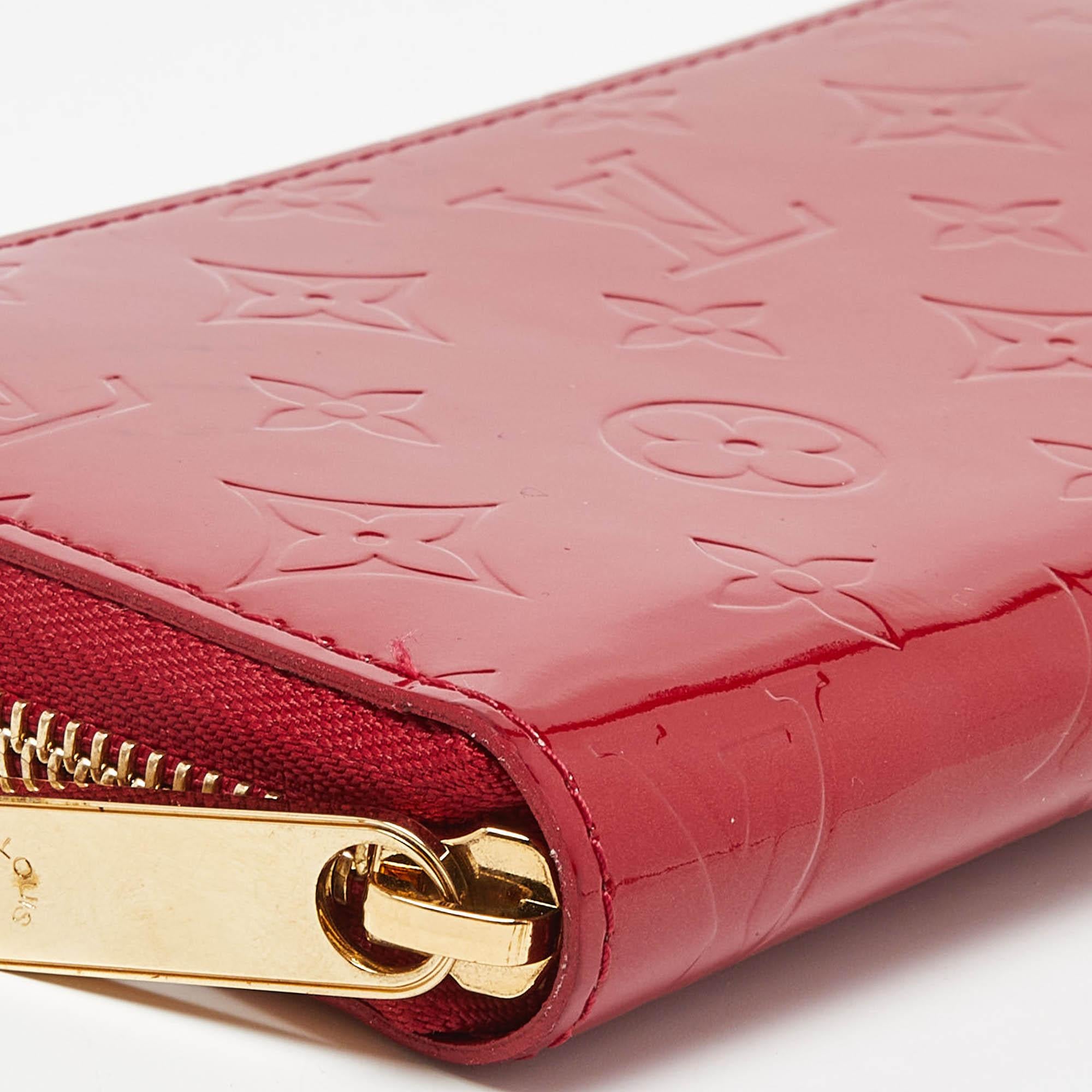 Louis Vuitton Pomme D'Amour Monogram Vernis Zippy Wallet For Sale 4
