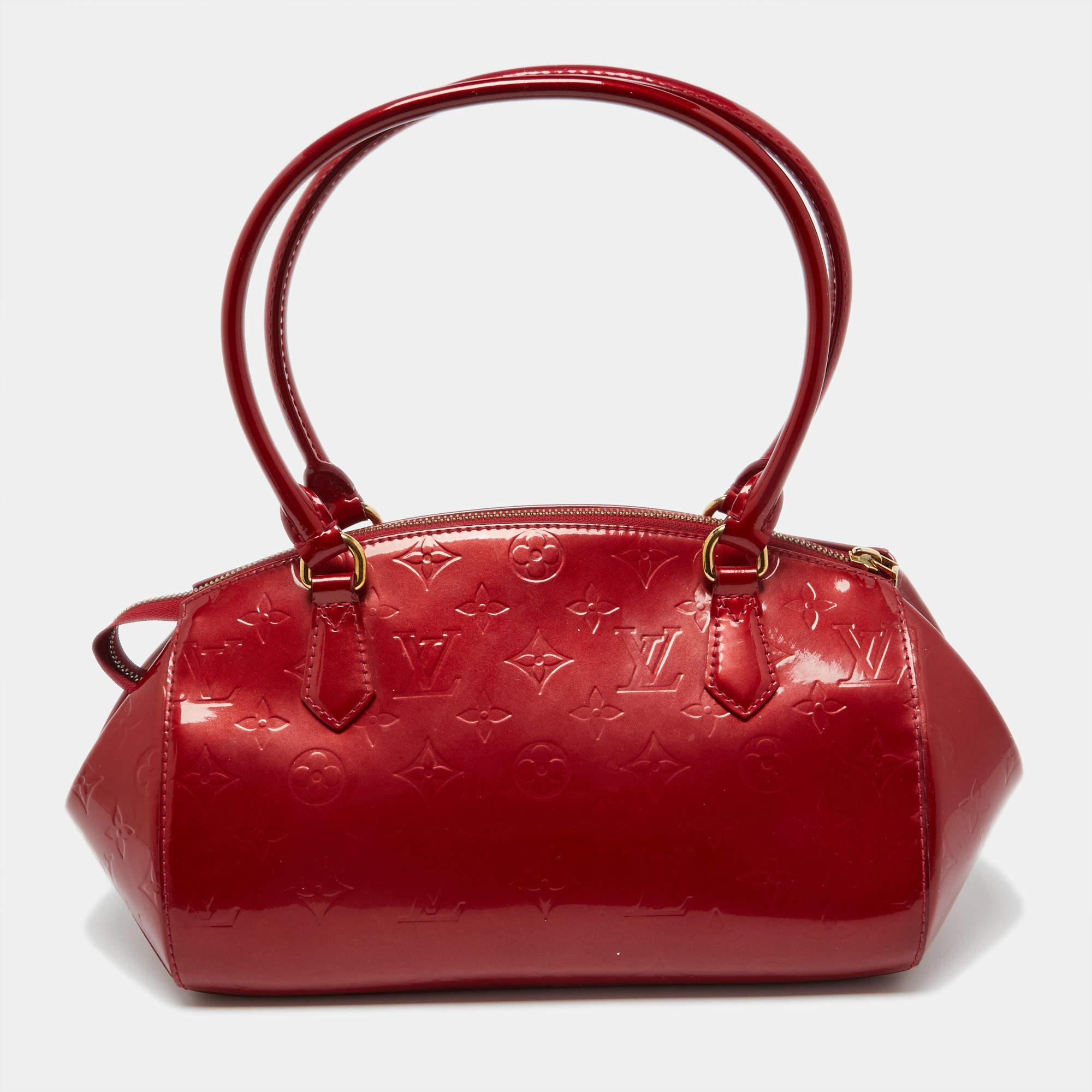 Louis Vuitton Pomme D’Amour Monogram Vernis Sherwood PM Bag In Good Condition For Sale In Dubai, Al Qouz 2