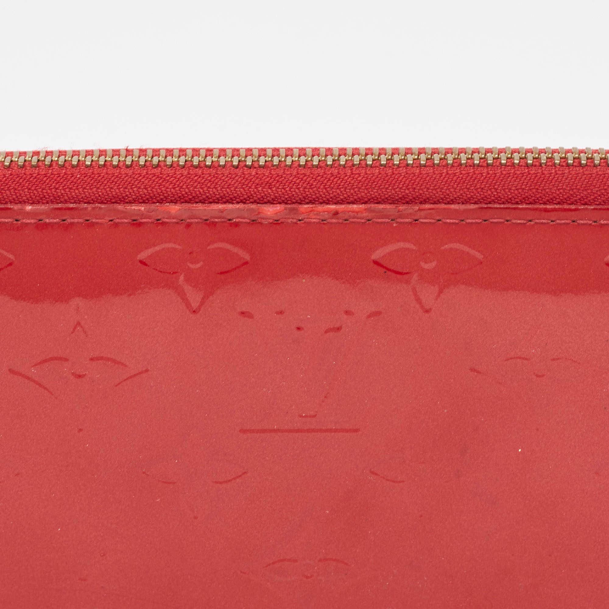 Donna Portafoglio Louis Vuitton Pomme D'amour Monogram Vernis Zippy in vendita