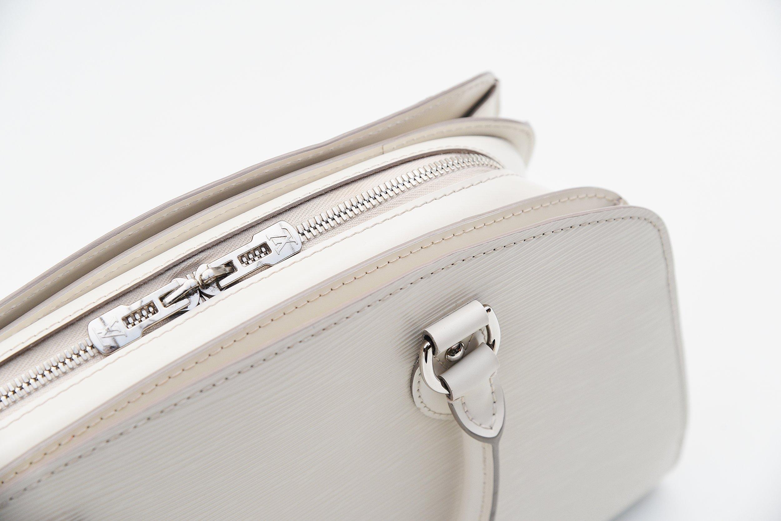 Gray Louis Vuitton Pont Neuf PM Epi Leather Ivory Handbag