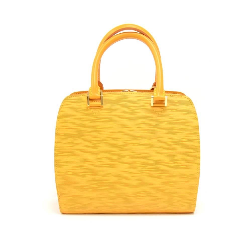 Louis Vuitton Pont Neuf bag in yellow Epi leather. It has 3 compartments: zip closure for main compartment in the middle; 2 on the outside are open. Inside has a lovely purple alkantra lining and the main compartment has 1 open pocket and 1 with